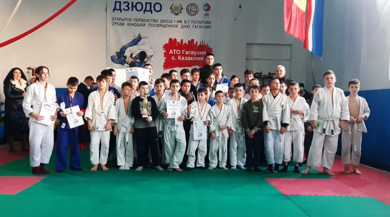 В селе Казаклия прошёл открытый турнир по дзюдо среди юношей