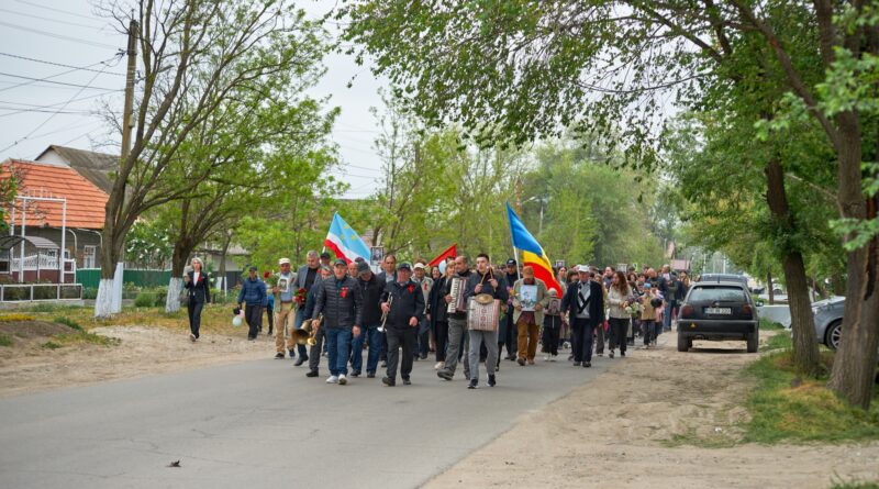 Казаклия 9 мая. Шествие колонны в честь Дня Победы Советского народа в Великой Отечественной Войне.